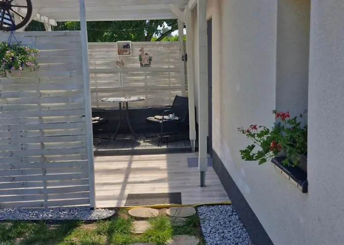 Chalet Chatki Nad Wodnym Zakatkiem. Wapnica (West Pomeranian)